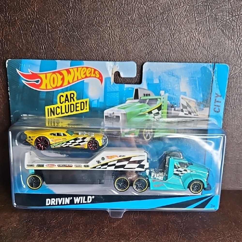 Hot Wheels Drivin' Wild Transporter Set - Teal and Yellow
